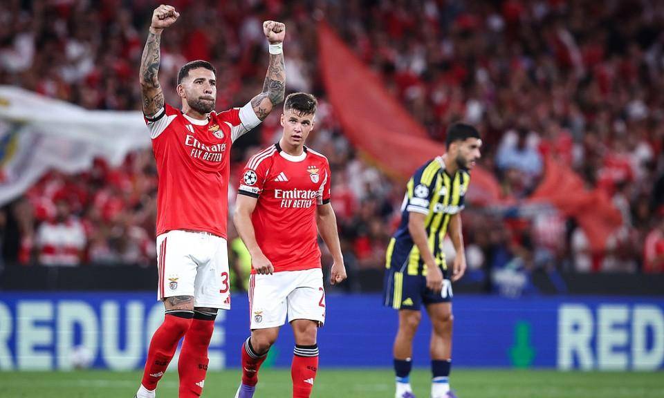 拜仁慕尼黑训练开放日，国际比赛日刷新队史纪录引欢呼，欧冠在即，更衣室氛围转暖的简单介绍