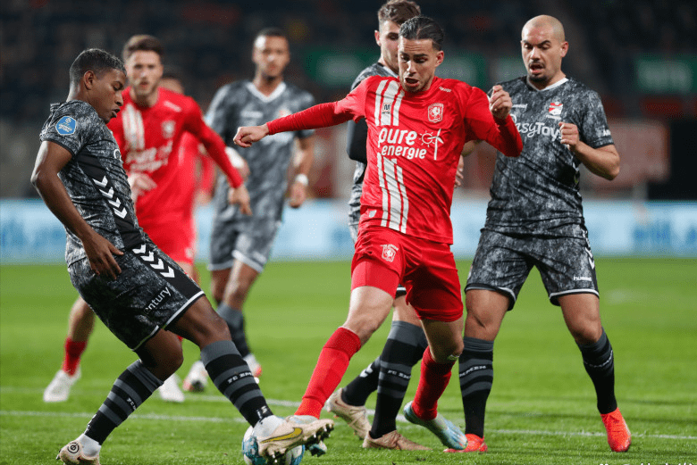 赛前荷甲传出新动向，纽约尼克斯状态回暖，管理层表态——悬念犹存，轮换策略成焦点的简单介绍