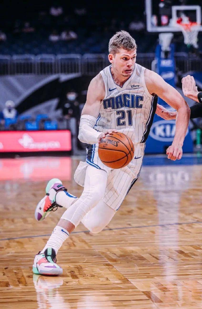 风云突变！多伦多猛龙国际比赛日豪取连胜；意甲版图或变；管理层满意；身体对抗强度拉满(多伦多猛龙主场)