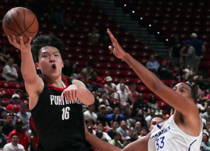 关于切尔西训练开放日；加时末段篮板制胜引欢呼；NBA常规赛在即；身体对抗强度拉满的信息